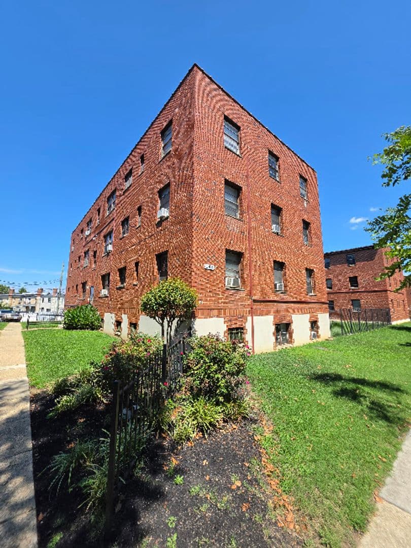 WASHINGTON Apartment: 140 KENILWORTH AVE NE
