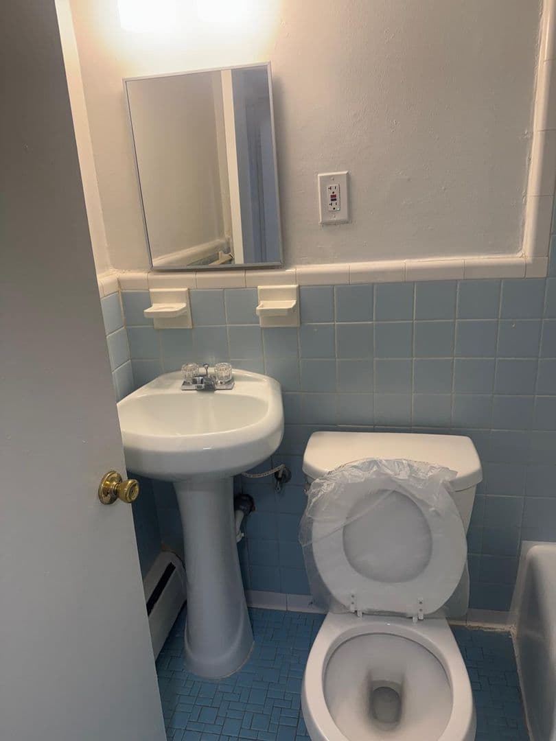 WASHINGTON Apartment: 1111 D ST NE