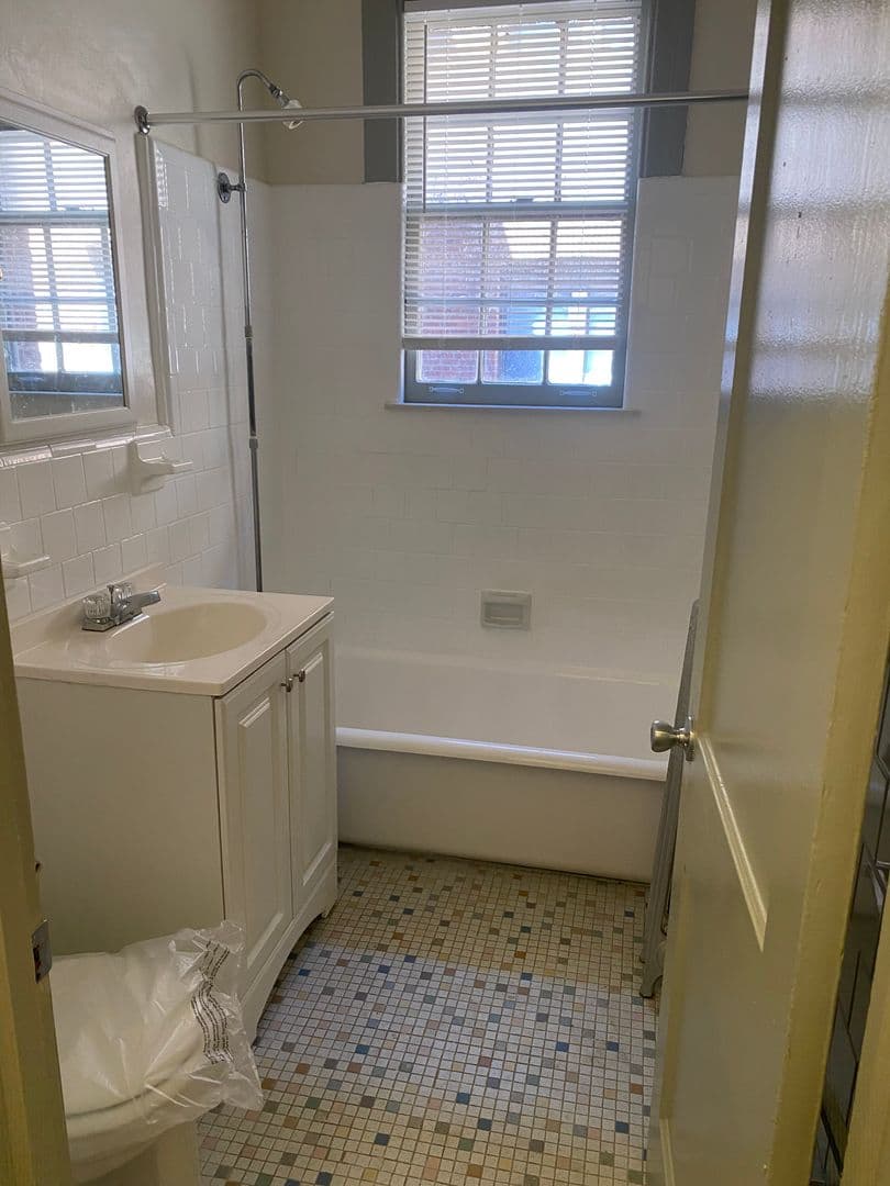 WASHINGTON Apartment: 3217 CONNECTICUT AVE NW