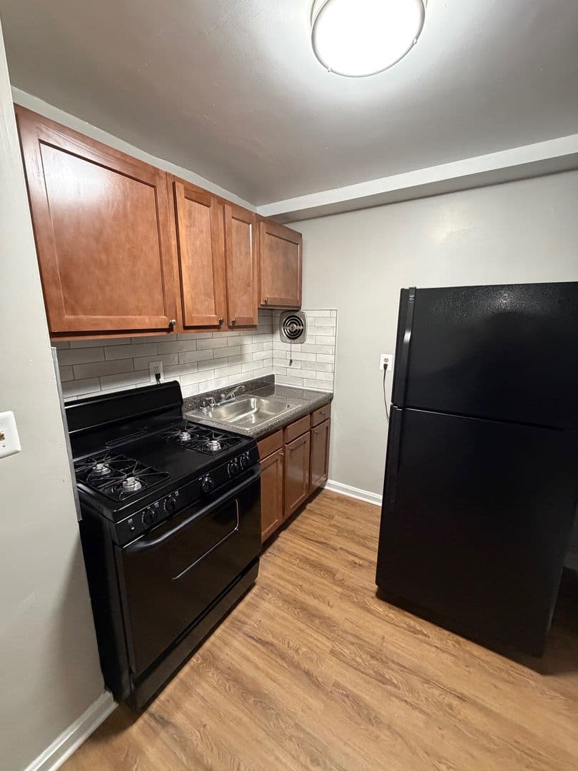 WASHINGTON Apartment: 315 W ST NE