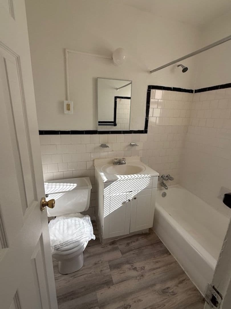 WASHINGTON Apartment: 429 BURBANK ST SE