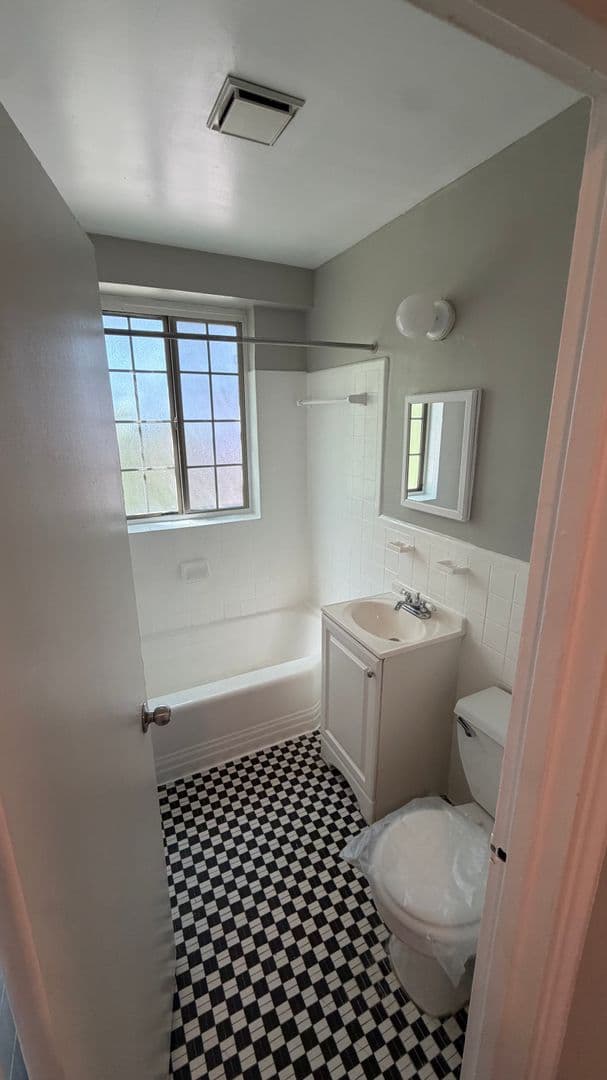 WASHINGTON Apartment: 5000 FT TOTTEN DR NE