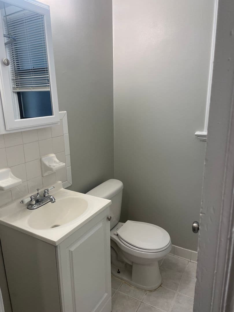 WASHINGTON Apartment: 435 16TH ST SE