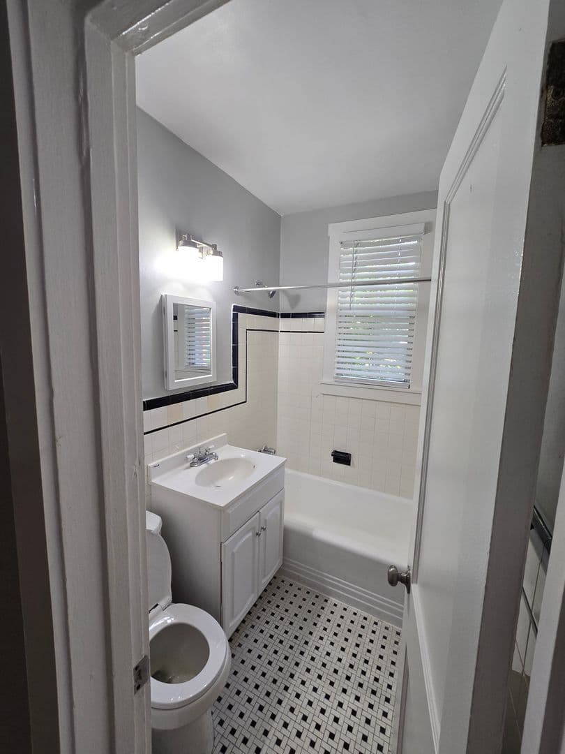 Washington Apartment: 4021 Benton St., NW
