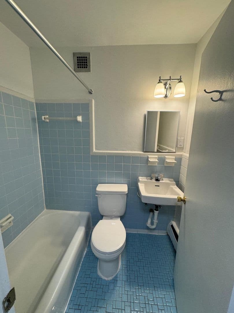 WASHINGTON Apartment: 1111 D ST NE