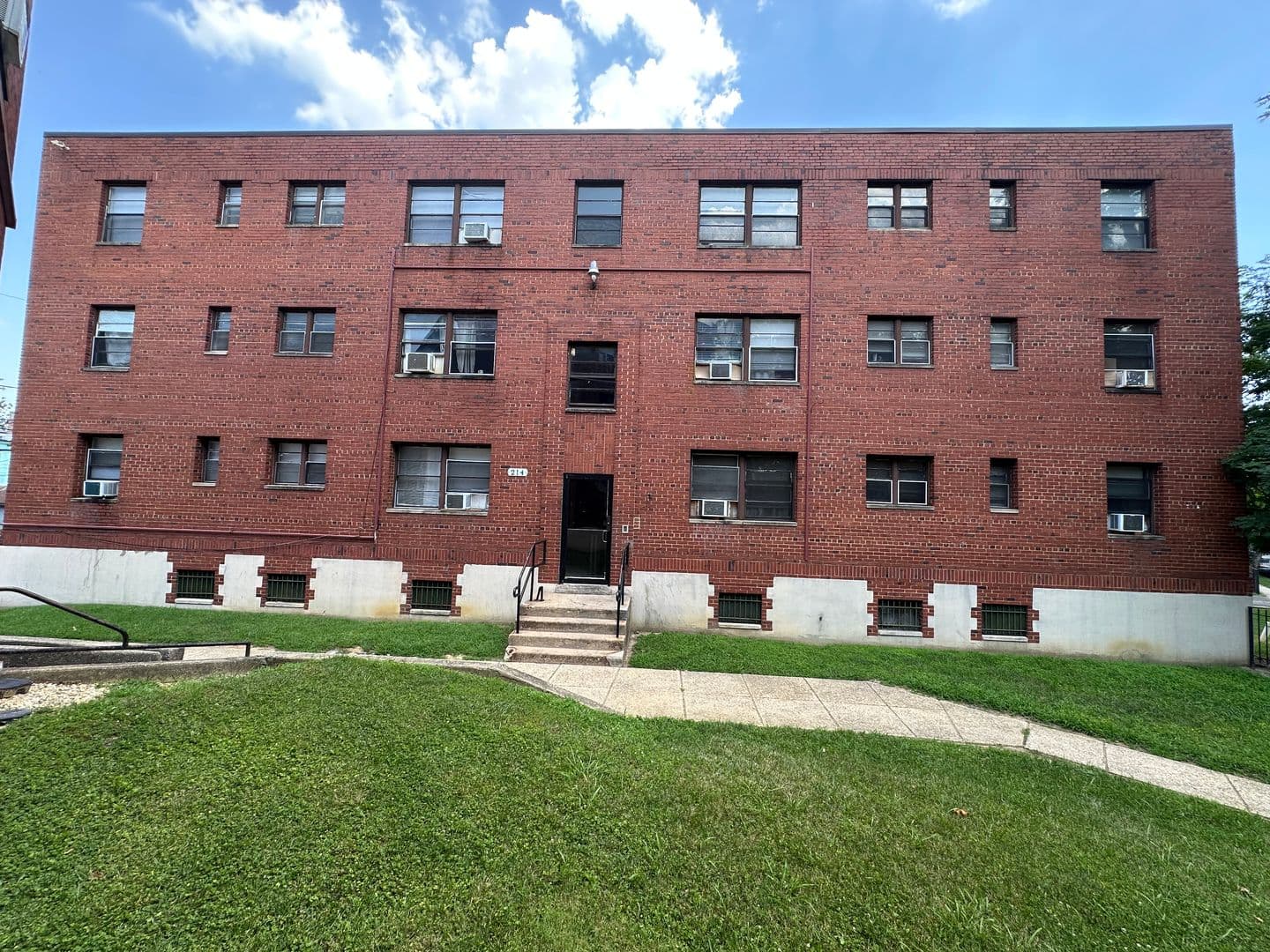 WASHINGTON Apartment: 214 KENILWORTH AVE NE