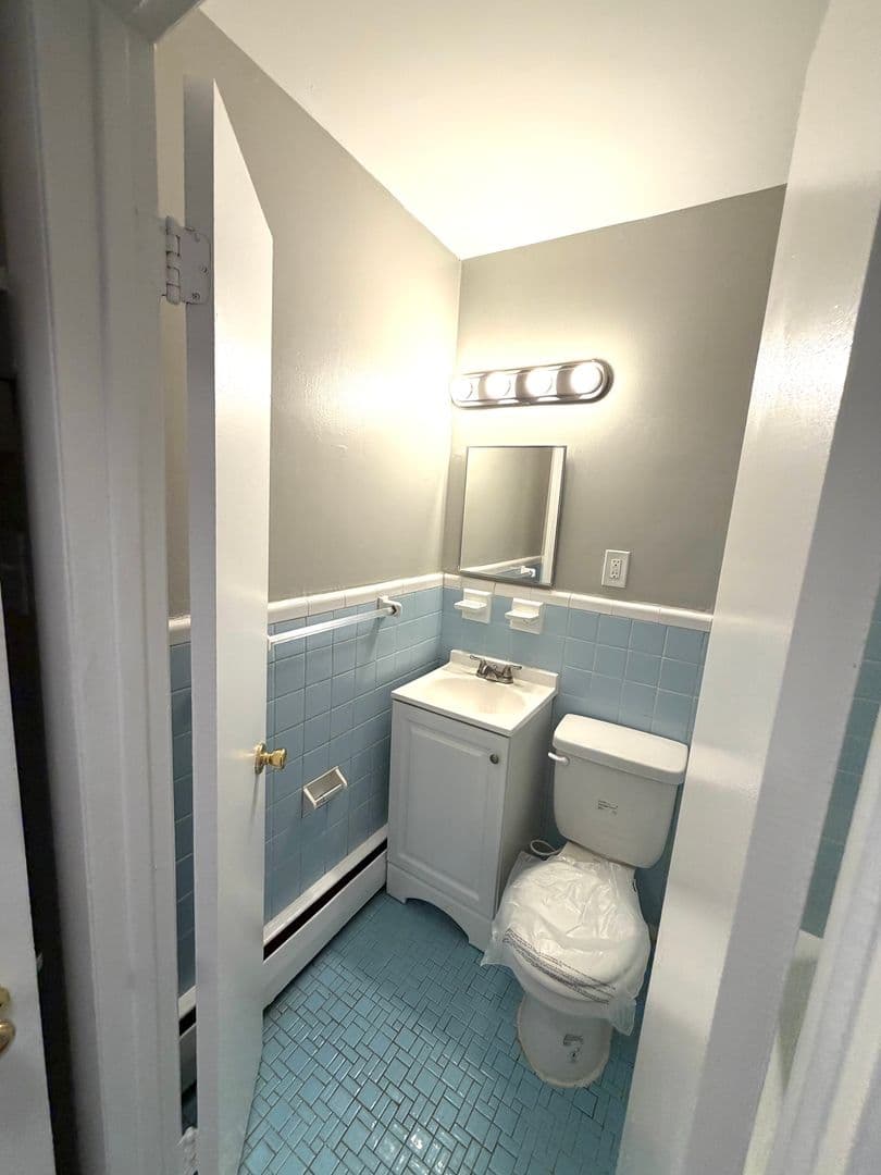 WASHINGTON Apartment: 1111 D ST NE