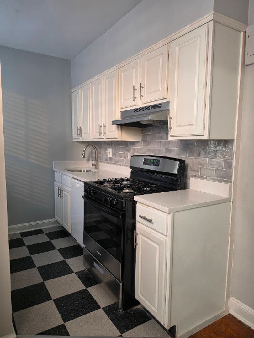 Washington Apartment: 4021 Benton St., NW