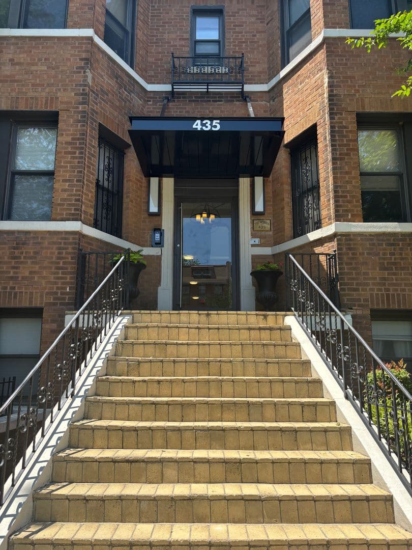 WASHINGTON Apartment: 435 16TH ST SE