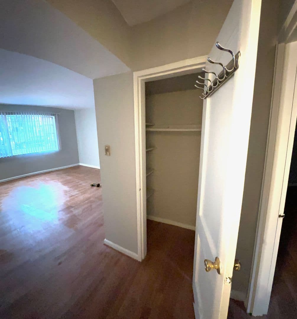 WASHINGTON Apartment: 317 11TH ST NE