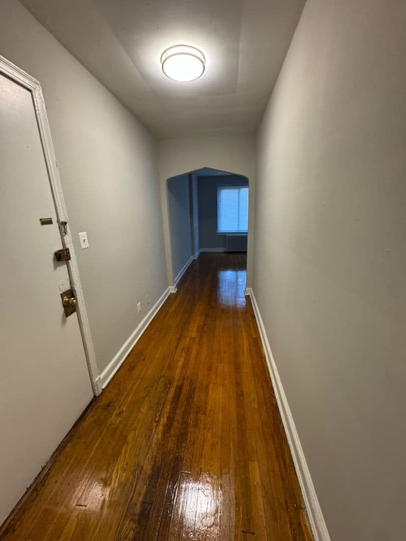 Washington Apartment: 1935 3RD ST NE