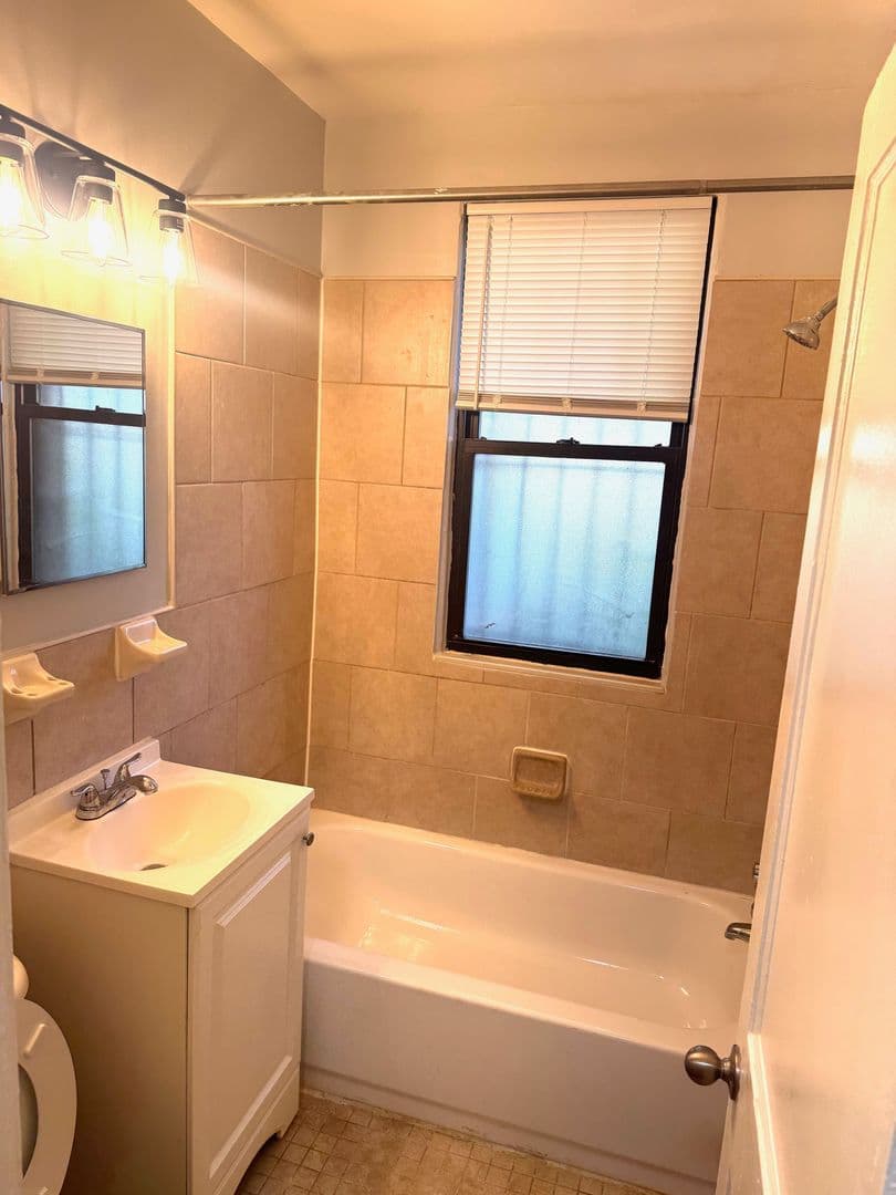 WASHINGTON Apartment: 1178 MORSE ST NE