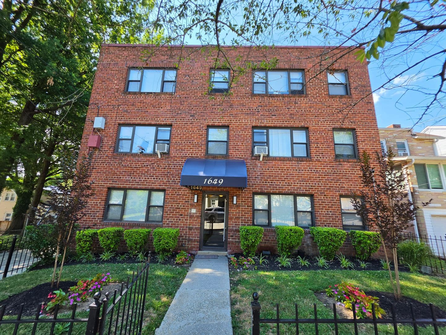 WASHINGTON Apartment: 1649 FRANKLIN ST NE