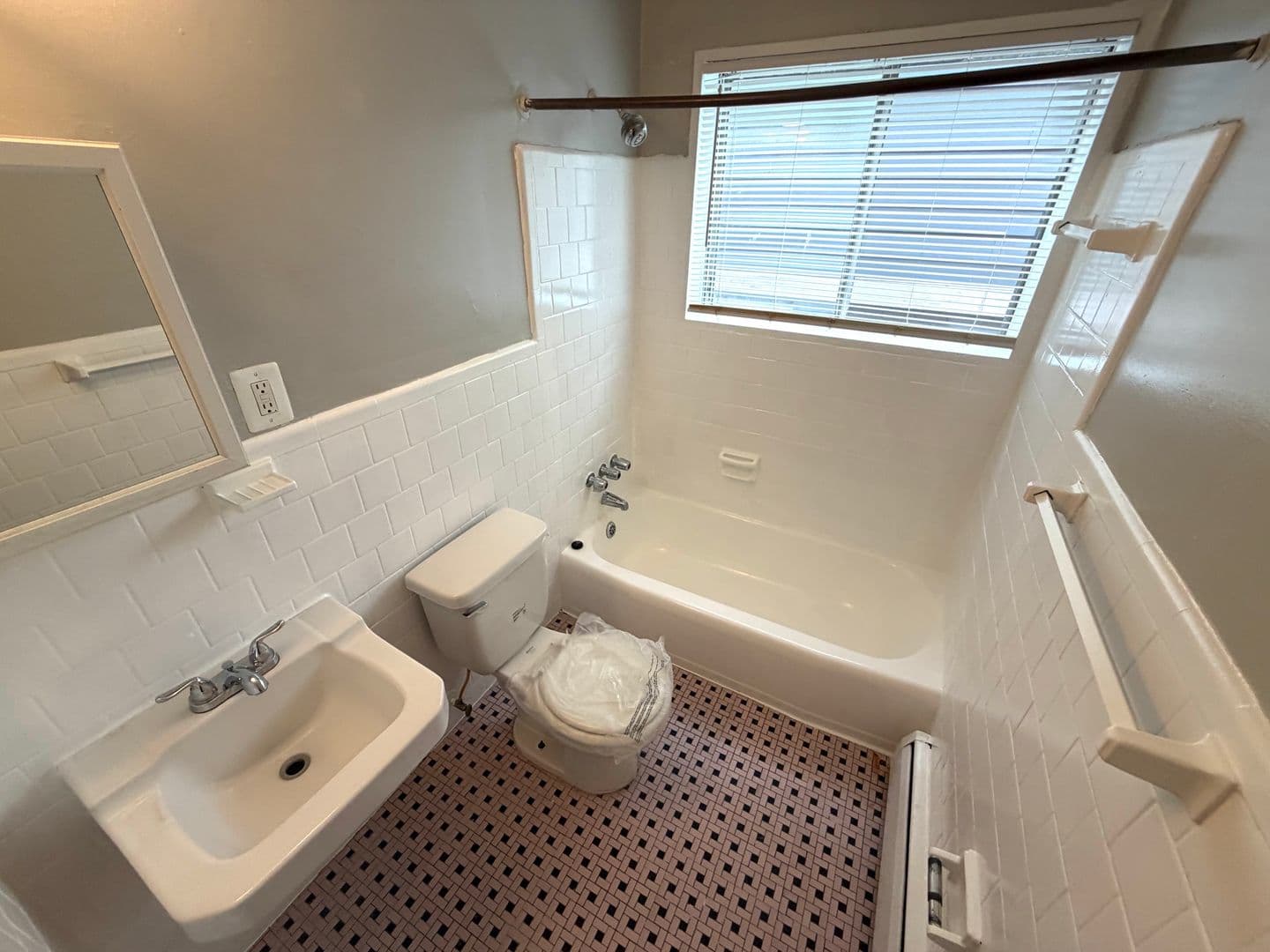 WASHINGTON Apartment: 315 W ST NE
