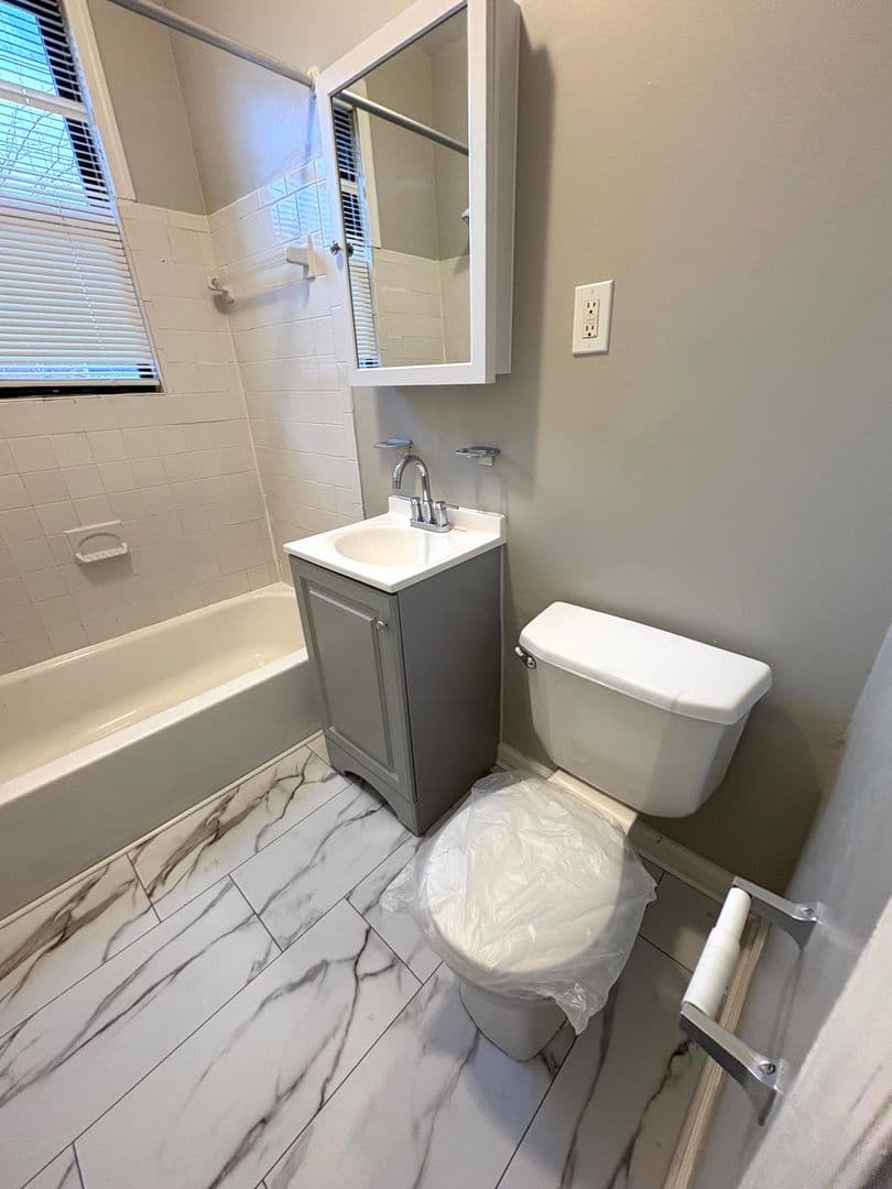 WASHINGTON Apartment: 1014 COLUMBIA RD NW
