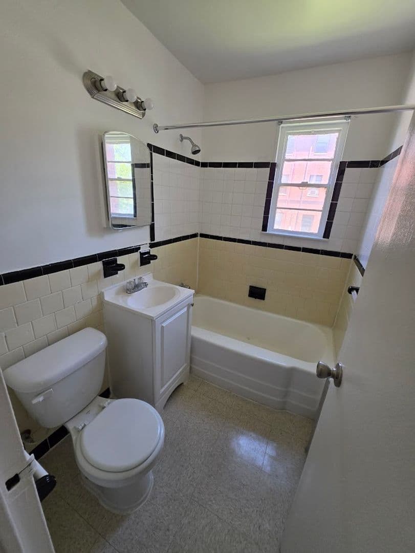 WASHINGTON Apartment: 140 KENILWORTH AVE NE