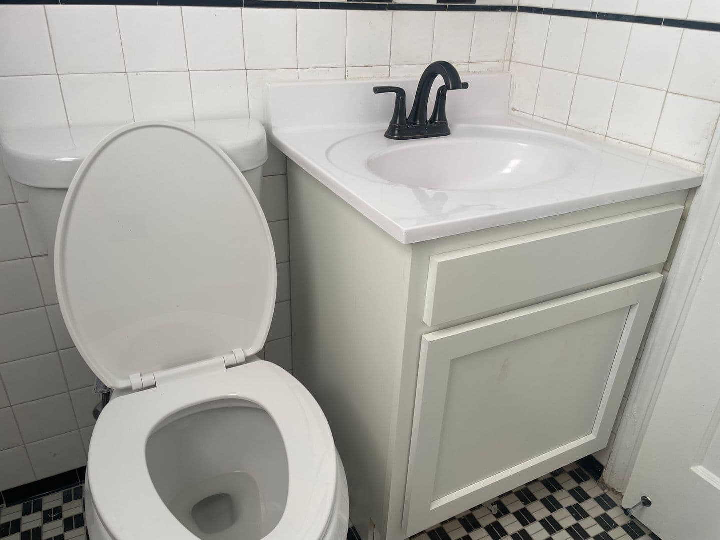 WASHINGTON Apartment: 2514 N ST SE