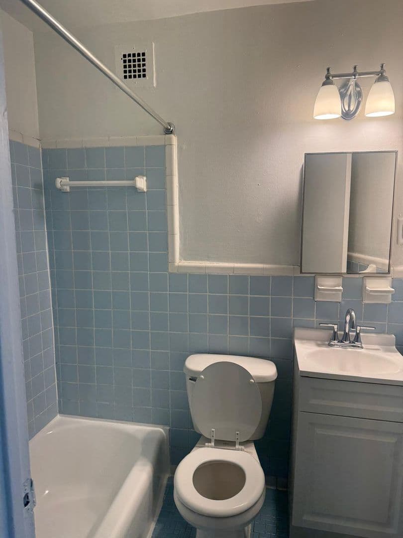 WASHINGTON Apartment: 1111 D ST NE