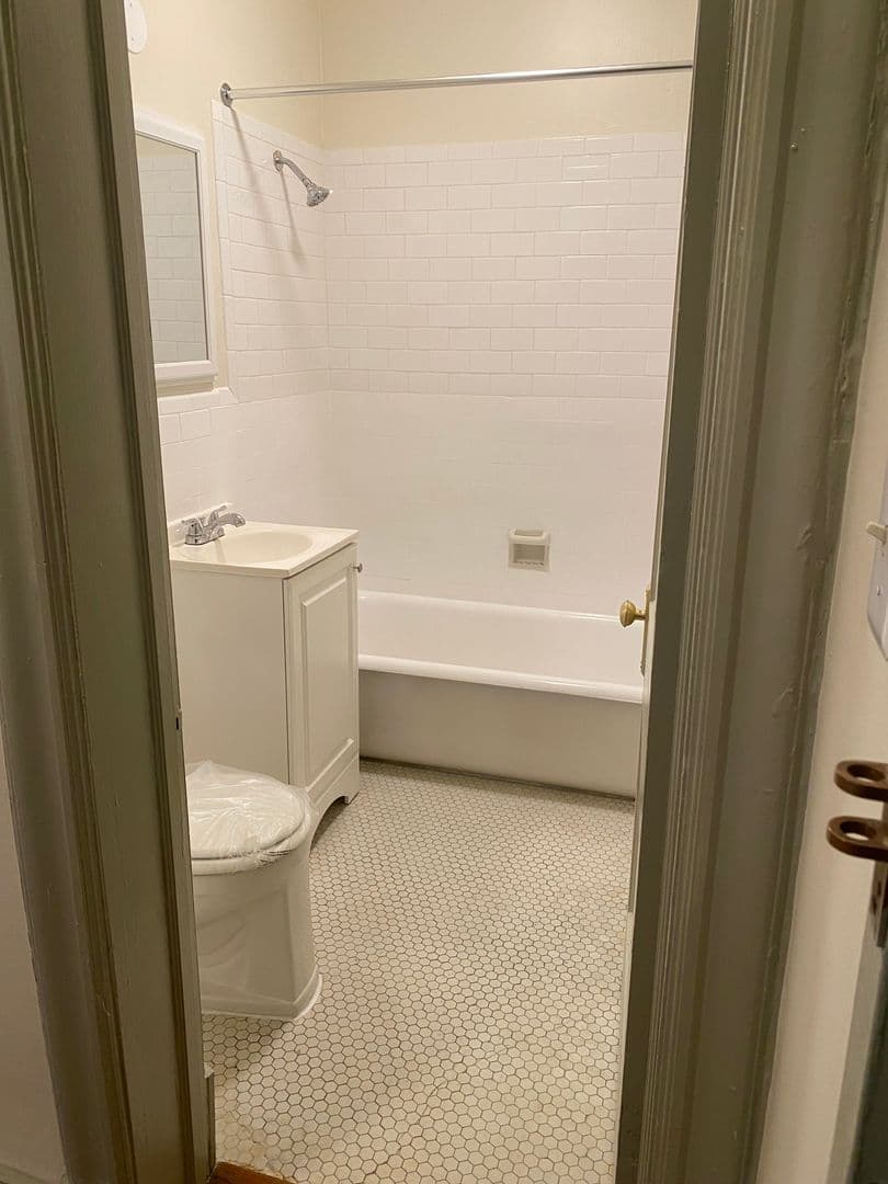WASHINGTON Apartment: 3217 CONNECTICUT AVE NW