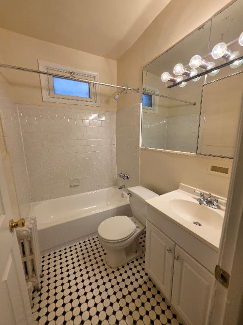 Washington Apartment: 3213 Wisconsin Ave., NW