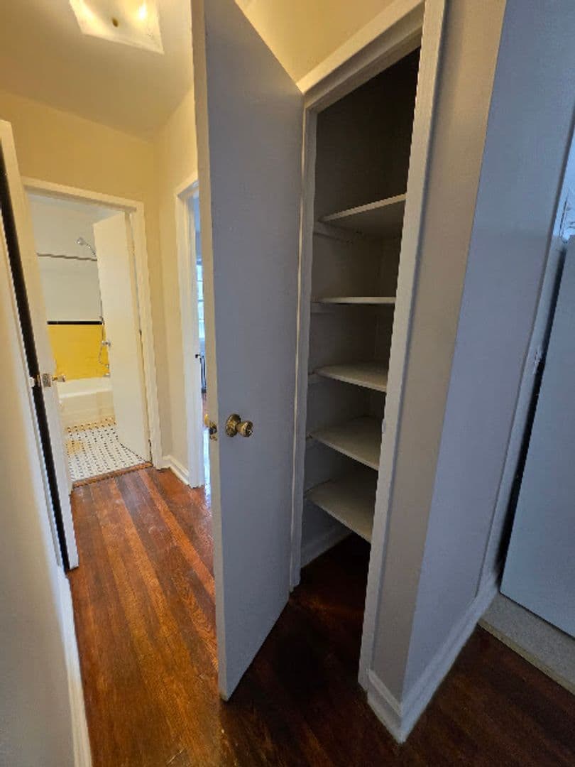 WASHINGTON Apartment: 3393 BLAINE ST NE