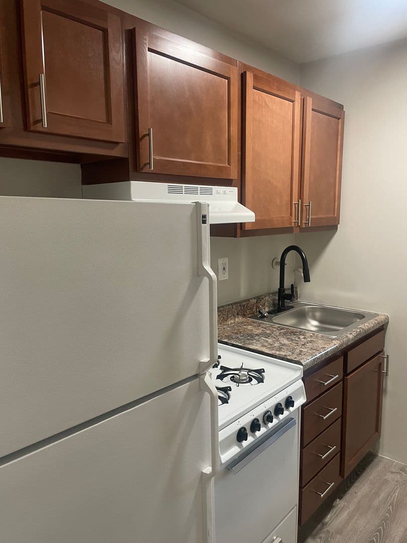 WASHINGTON Apartment: 2514 N ST SE