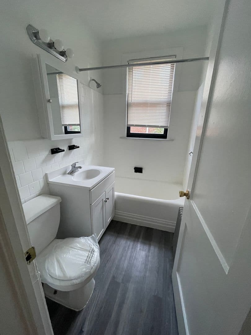 WASHINGTON Apartment: 5740 COLORADO AVE NW