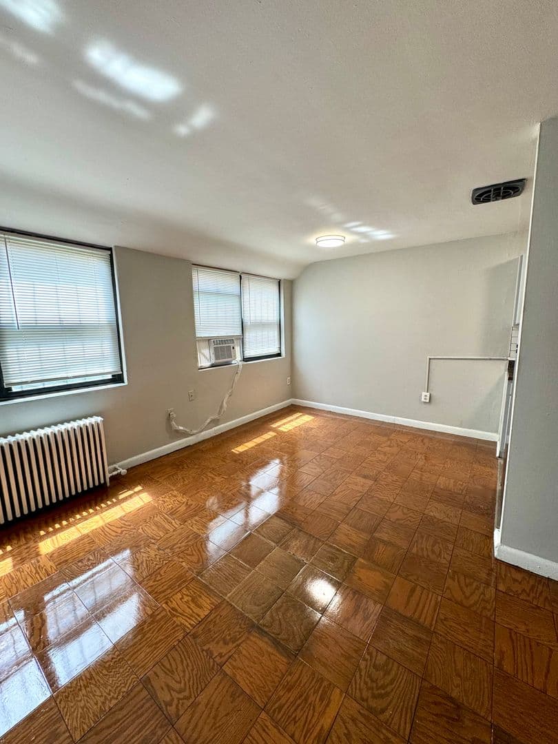 WASHINGTON Apartment: 1835 CENTRAL PL NE