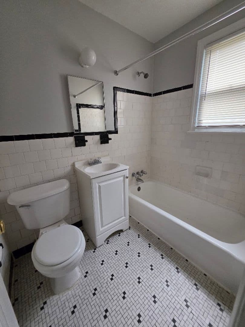WASHINGTON Apartment: 429 BURBANK ST SE