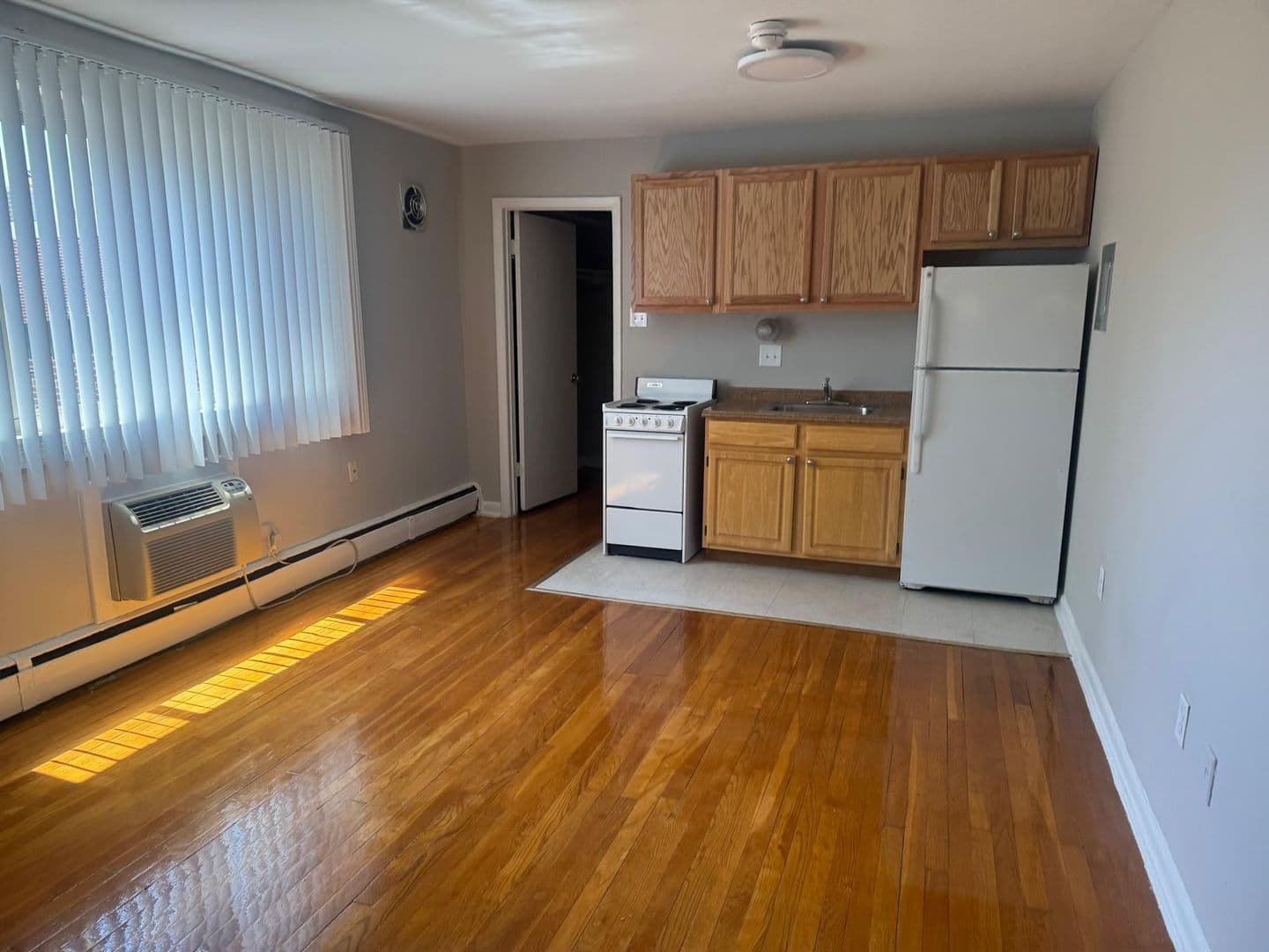 WASHINGTON Apartment: 1111 D ST NE