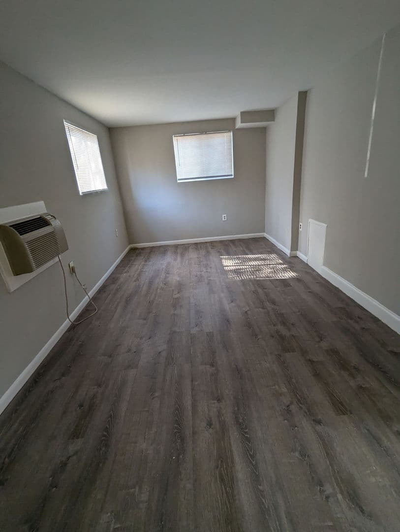WASHINGTON Apartment: 1150 51ST ST NE