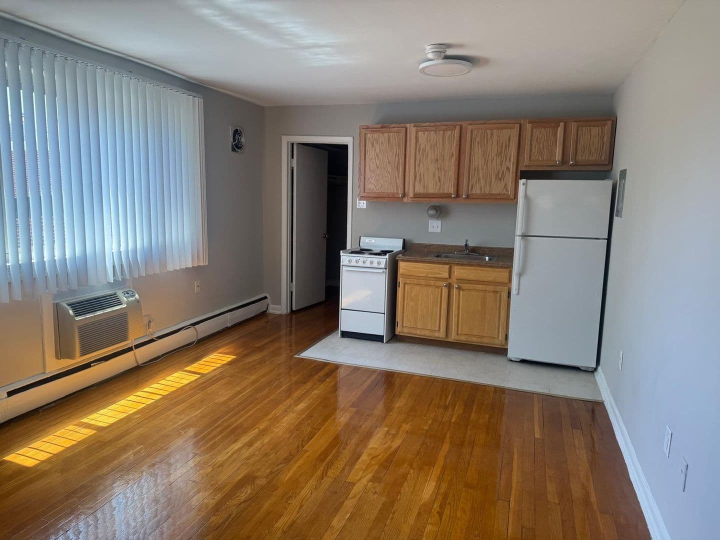 WASHINGTON Apartment: 1111 D ST NE