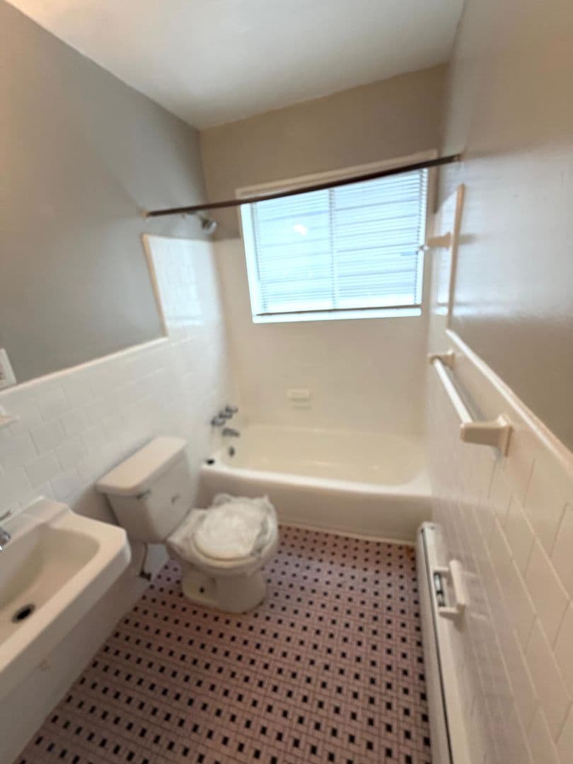 WASHINGTON Apartment: 315 W ST NE