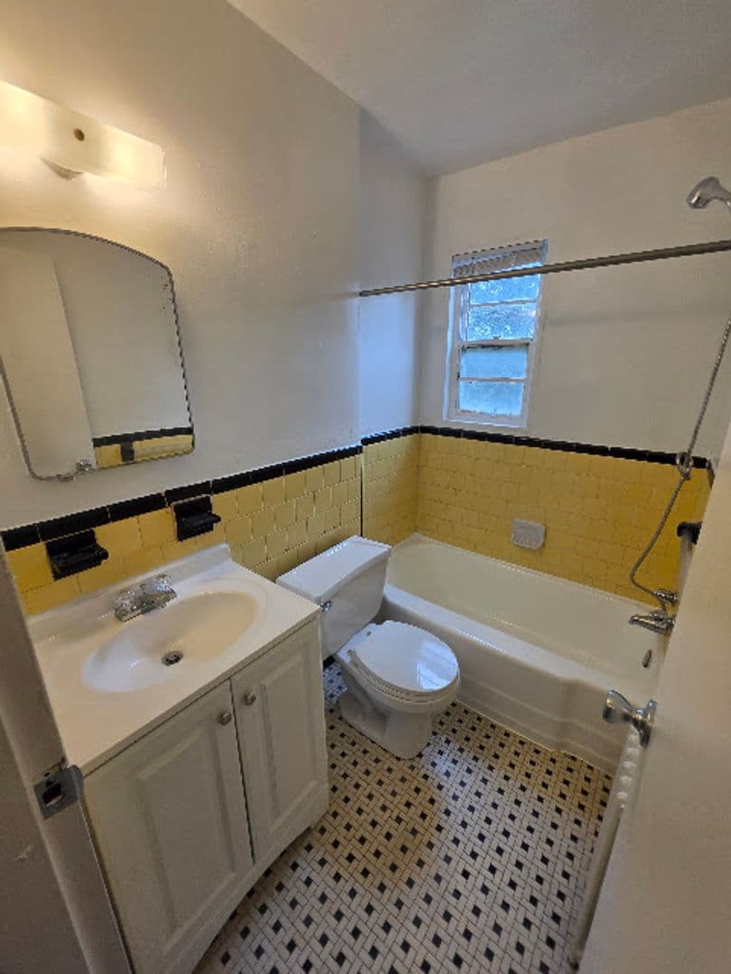 WASHINGTON Apartment: 3393 BLAINE ST NE