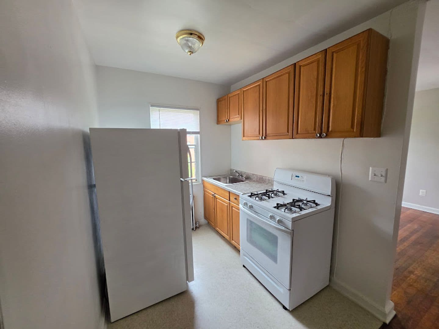 WASHINGTON Apartment: 3393 BLAINE ST NE