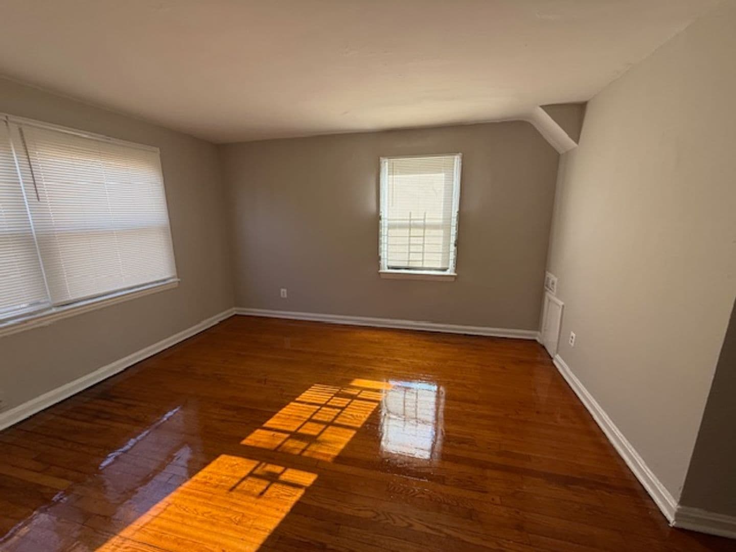 WASHINGTON Apartment: 429 BURBANK ST SE