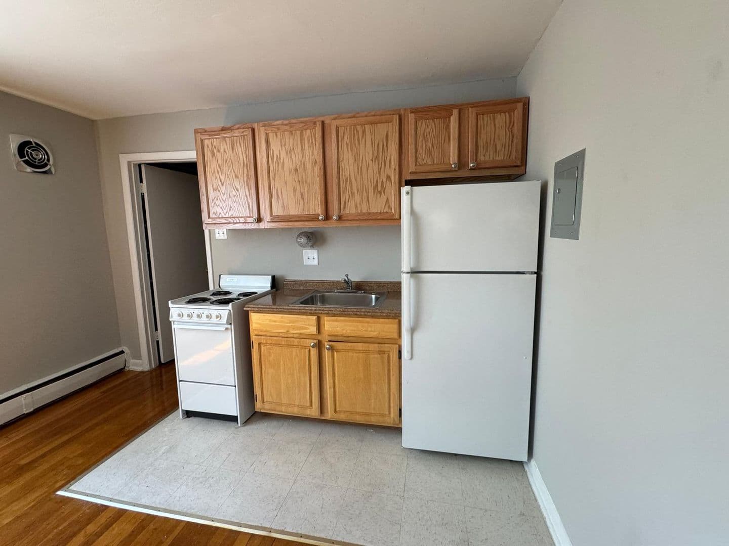 WASHINGTON Apartment: 1111 D ST NE