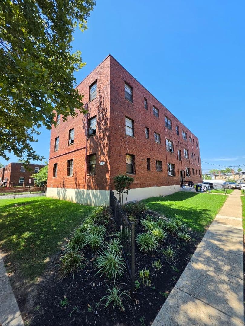 WASHINGTON Apartment: 136 KENILWORTH AVE NE