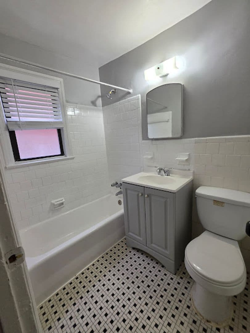 WASHINGTON Apartment: 427 BURBANK ST SE