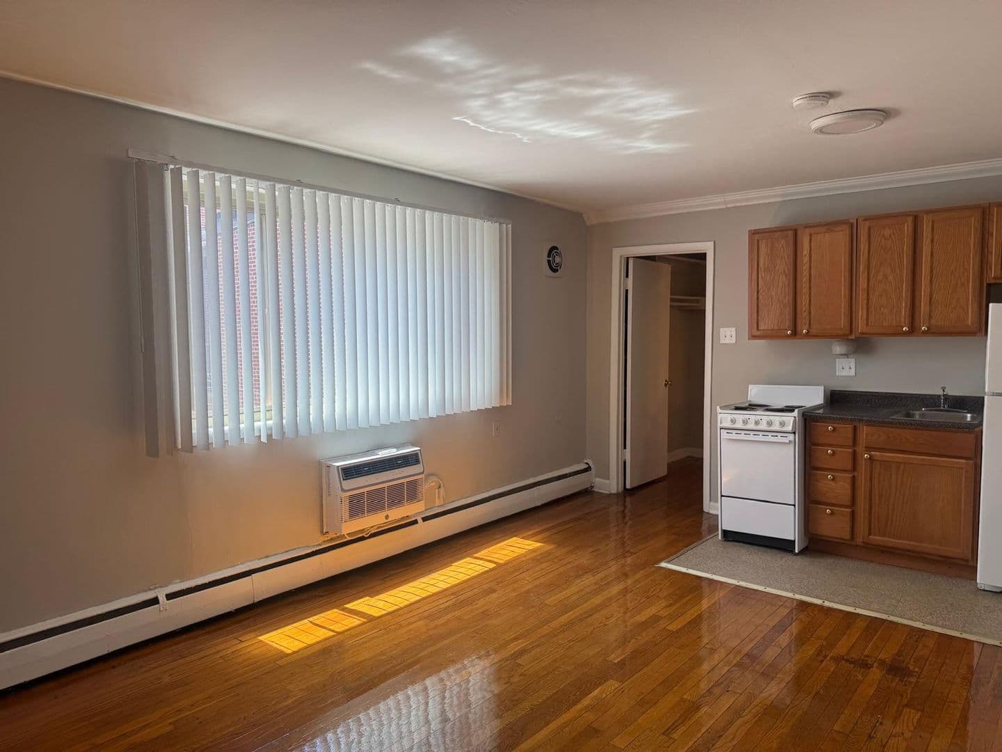 WASHINGTON Apartment: 1111 D ST NE