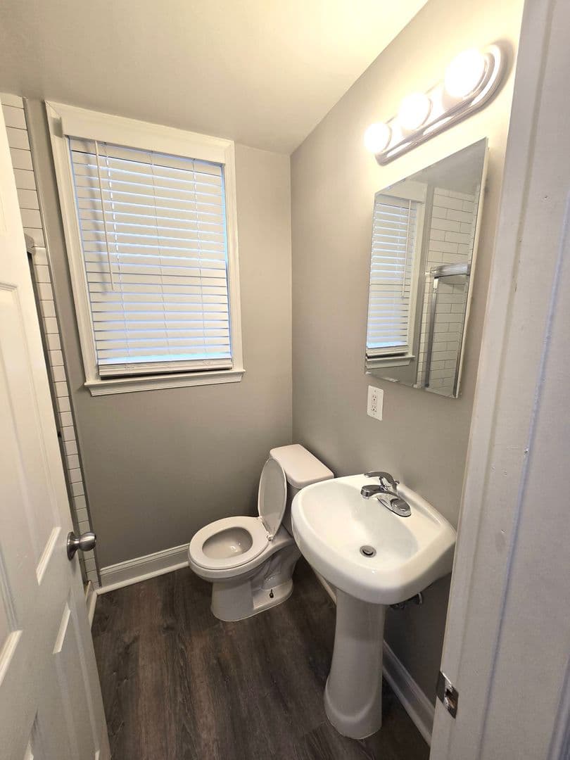 WASHINGTON Apartment: 435 16TH ST SE