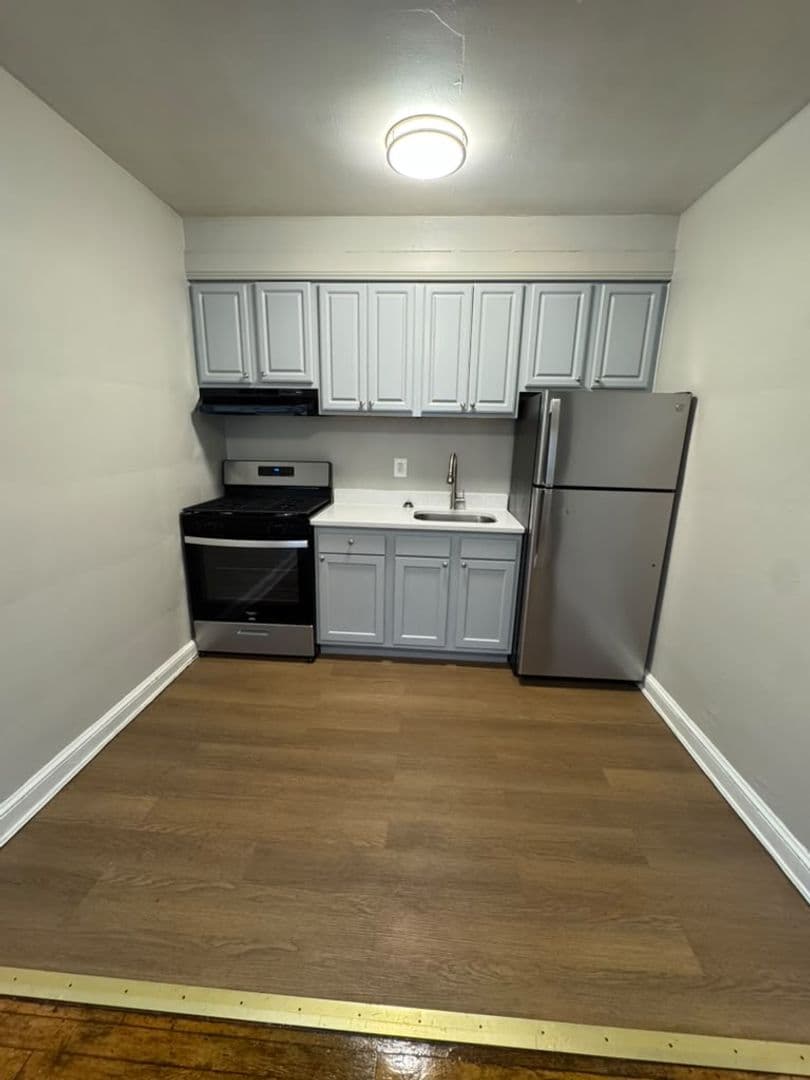 Washington Apartment: 1935 3RD ST NE