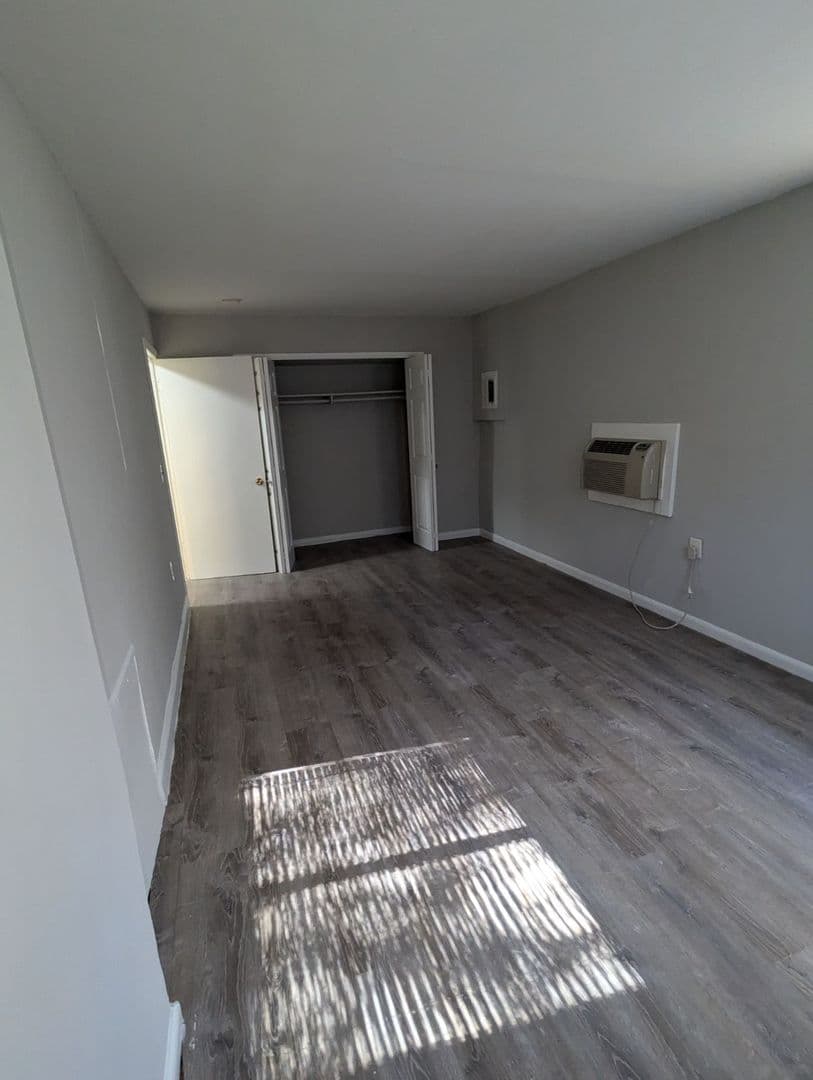 WASHINGTON Apartment: 1150 51ST ST NE