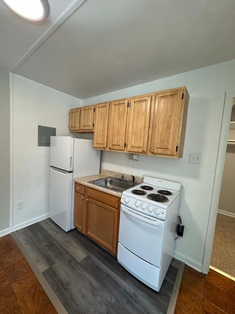 WASHINGTON Apartment: 1111 D ST NE