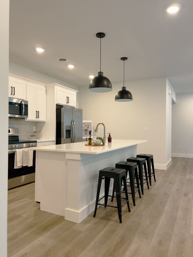 Troy Condo: 101 Beverly Rose Way