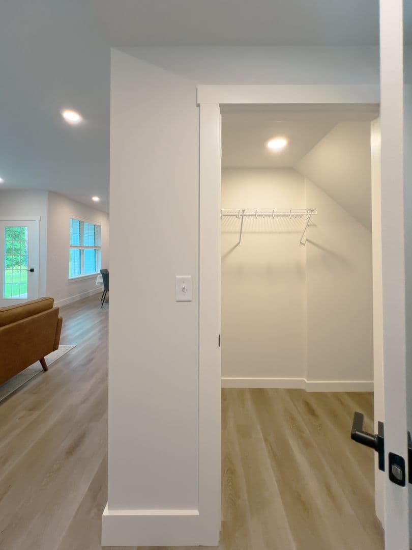Troy Condo: 101 Beverly Rose Way