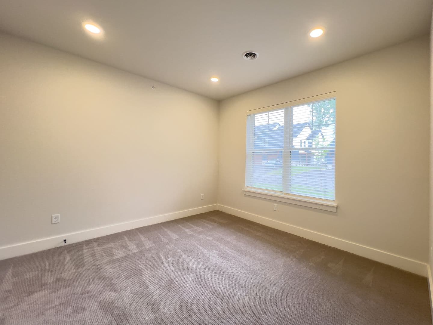 Troy Condo: 101 Beverly Rose Way