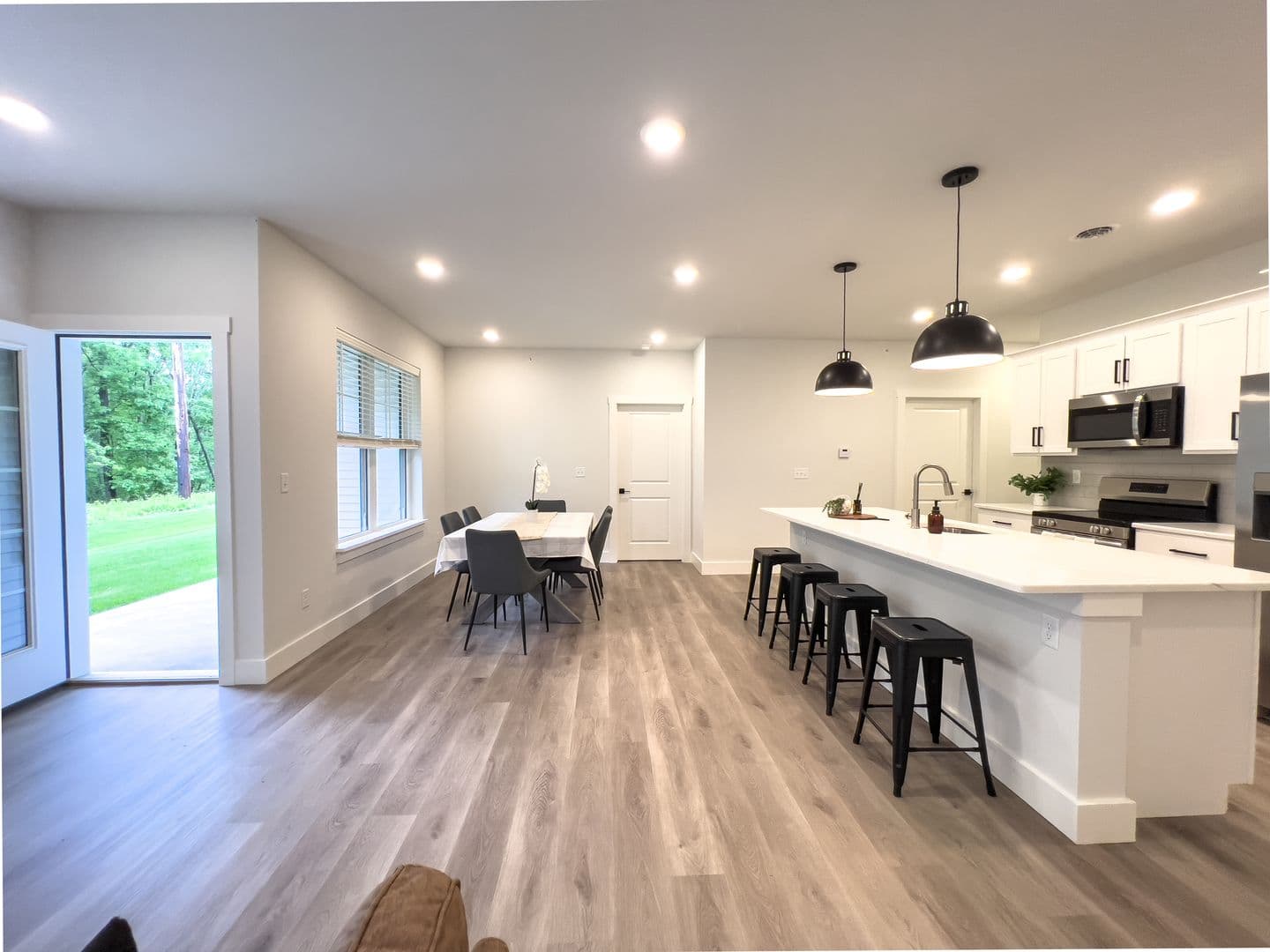 Troy Condo: 101 Beverly Rose Way