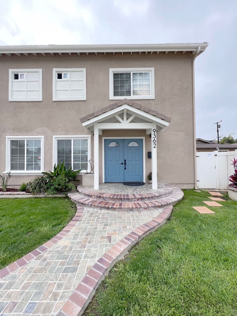 Huntington Beach House: 9362 Leilani Dr.