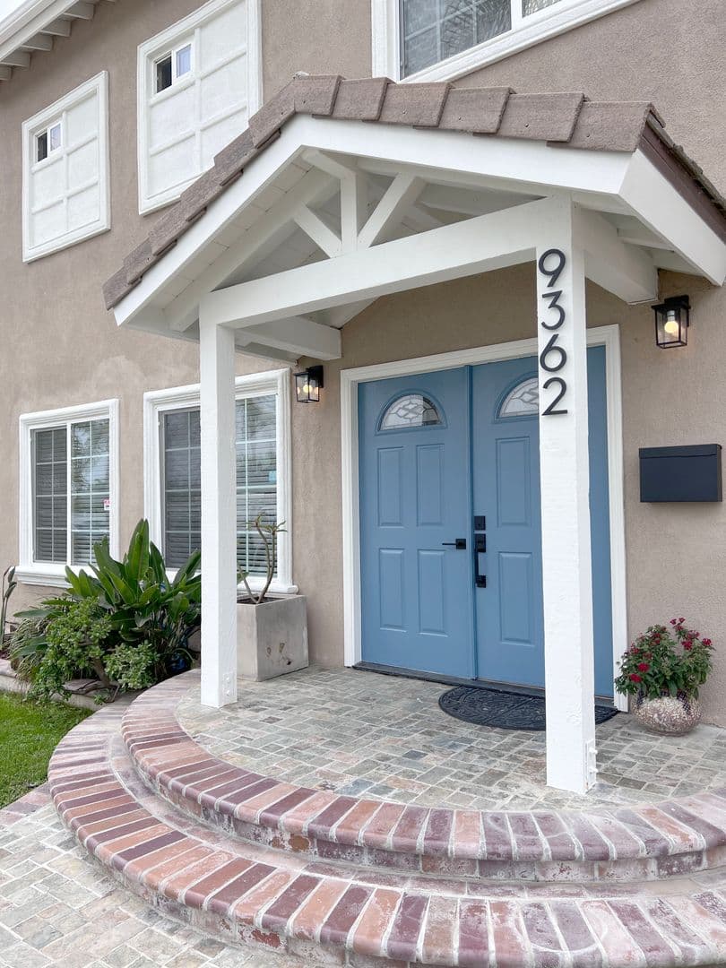 Huntington Beach House: 9362 Leilani Dr.